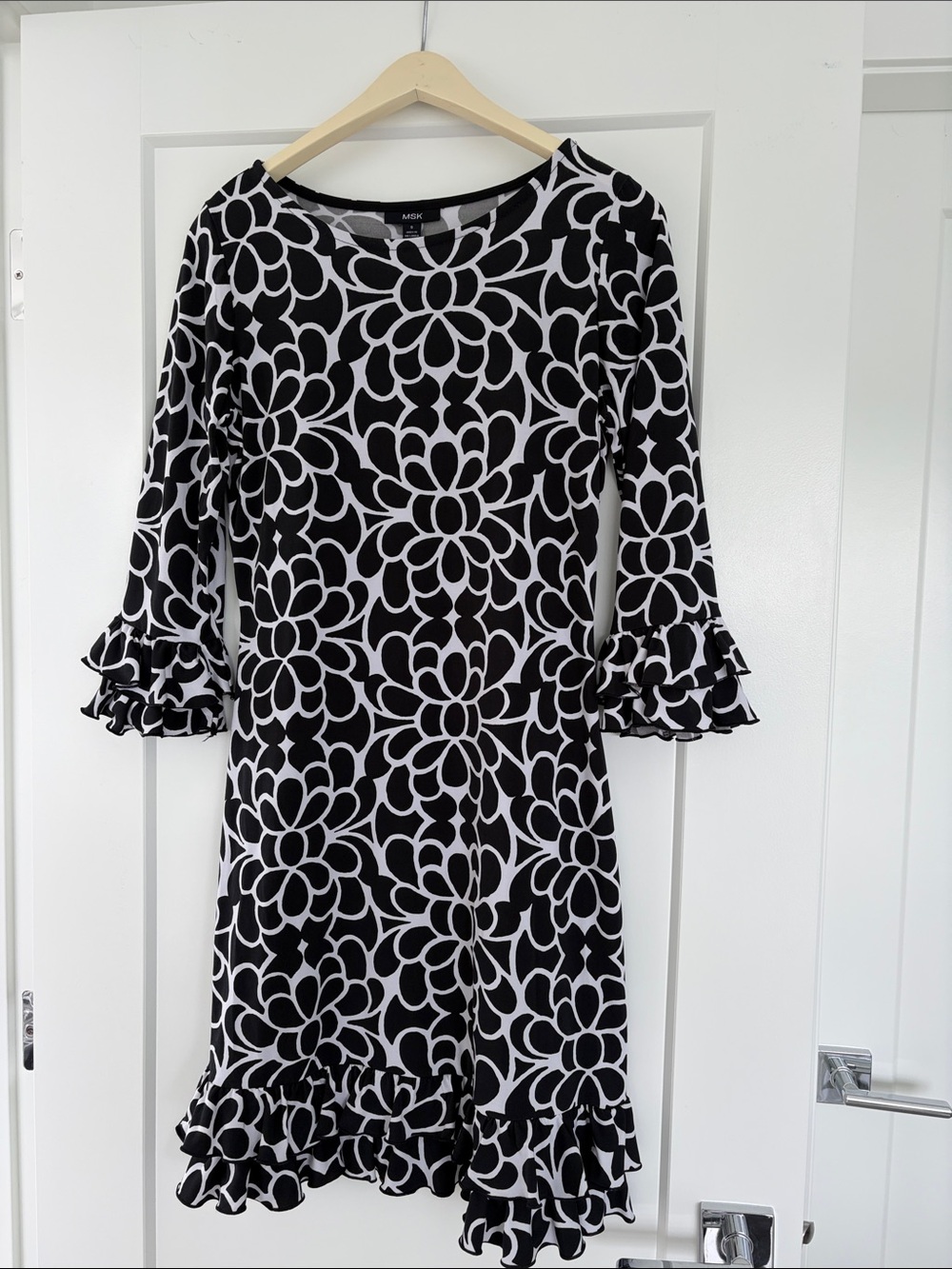 MSK Black and White Floral Ruffle Sleeve Dress